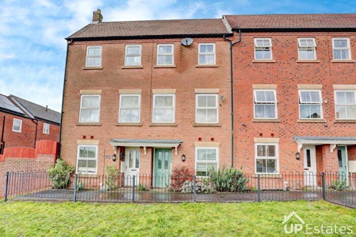 3 Bedroom Town House To Rent In Larch Close, Nuneaton, CV10