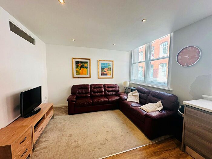 2 Bedroom Apartment To Rent In Hounds Gate, Nottingham, NG1