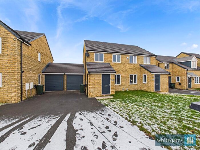 3 Bedroom Semi Detached House For Sale In Northside Road, Bradford, West Yorkshire, BD7