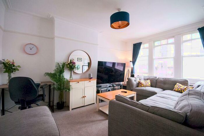 2 Bedroom Flat To Rent In Leighton Avenue, Leigh On Sea, SS9