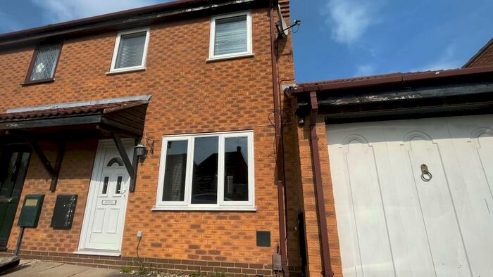 3 Bedroom House To Rent In Oakgrove Place, Northampton, NN4