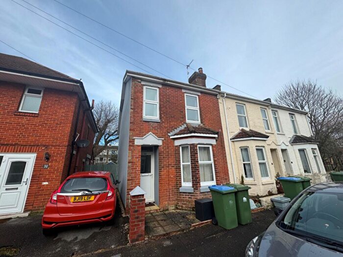 3 Bedroom Semi-Detached House To Rent In Shayers Road, SO15