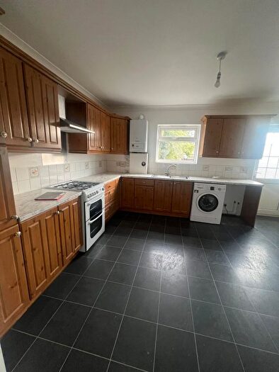 3 Bedroom Town House To Rent In Western Avenue, Dagenham, RM10