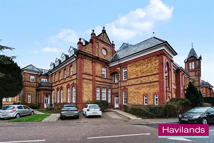 2 Bedroom Flat For Sale In Penrose House, Newsholme Drive, London, N21