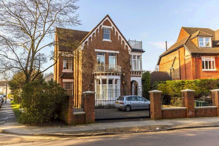 2 Bedroom Flat To Rent In Strawberry Hill Road, Twickenham, TW1