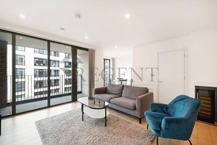 2 Bedroom Apartment To Rent In Rosewood Building, E2