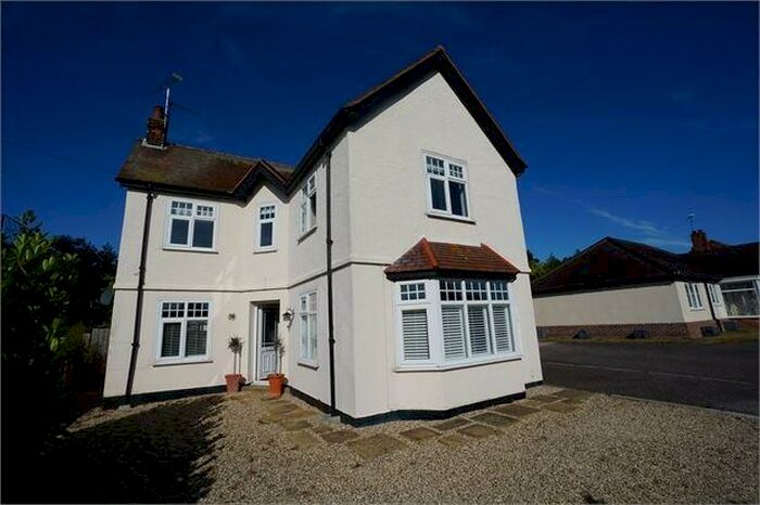 3 Bedroom Detached House To Rent In Kingsland Road, West Mersea, Essex., CO5