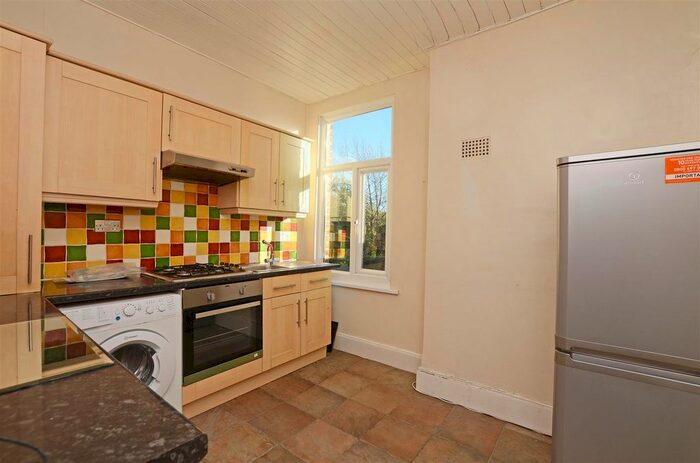 1 Bedroom Flat To Rent In Coleshill Road, Teddington, TW11