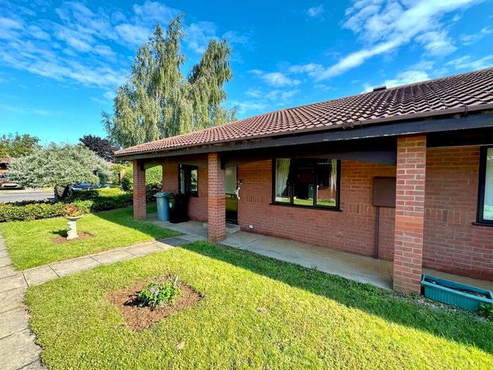 2 Bedroom Semi-Detached Bungalow For Sale In St. Edmunds Court, Grantham, NG31