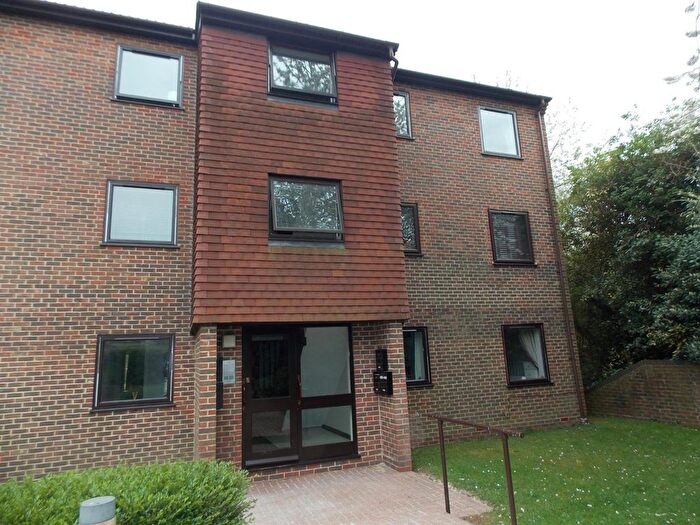2 Bedroom Flat To Rent In Meadow Lane, New Ash Green, Longfield, DA3