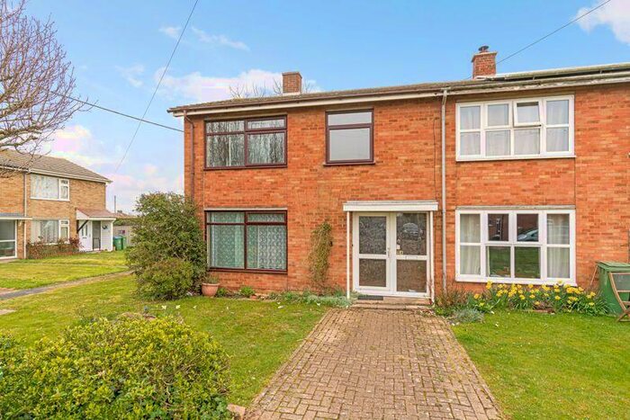 3 Bedroom Terraced House For Sale In Rosehill Crescent, Twyford, MK18