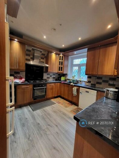 4 Bedroom Flat To Rent In Hainault Road, London, E11