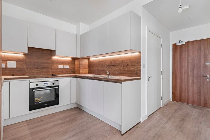 2 Bedroom Flat For Sale In Bermondsey Heights, - Ilderton Road, SE15