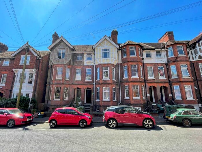 1 Bedroom Flat To Rent In Lime Hill Road, Tunbridge Wells, Kent, TN1