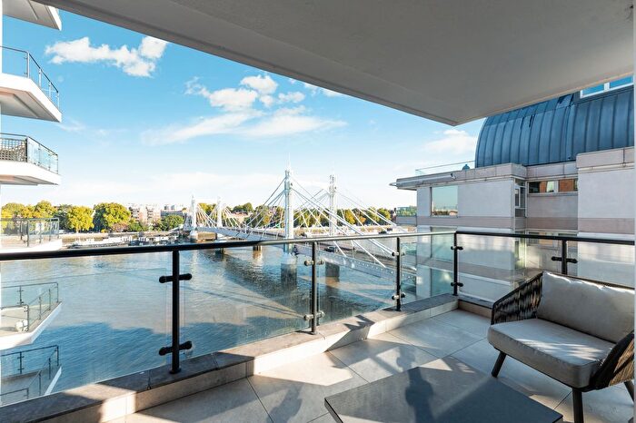 3 Bedroom Flat To Rent In Waterside Point, SW11