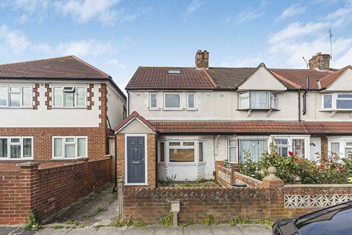 3 Bedroom Property To Rent In Hampton Road West, Hanworth, TW13