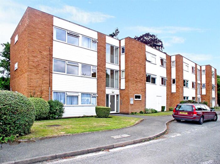 1 Bedroom Flat To Rent In Claire Court, St Martins Drive, Walton On Thames, KT12