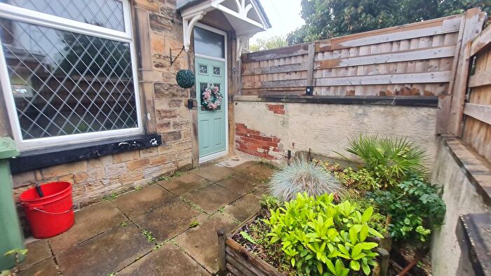 2 Bedroom Cottage To Rent In Chapel Lane, Heckmondwike, WF16