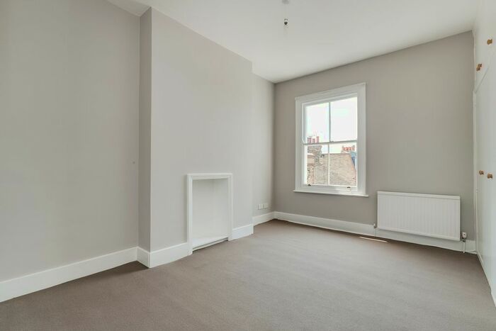 2 Bedroom Flat To Rent In Clapham Common Westside, London, SW4