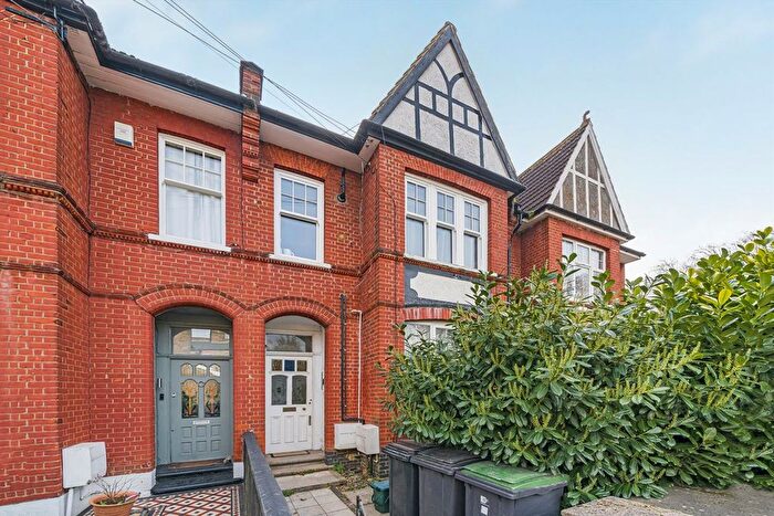 Studio For Sale In Barratt Avenue, London, N22
