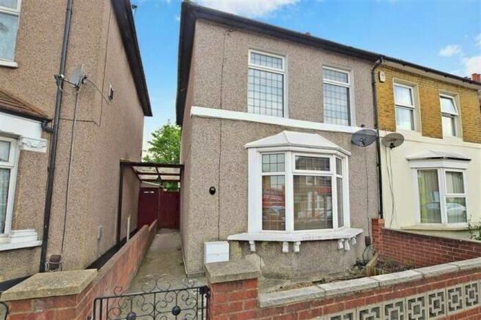 3 Bedroom Semi-Detached House To Rent In Chapel Road, Bexleyheath, DA7