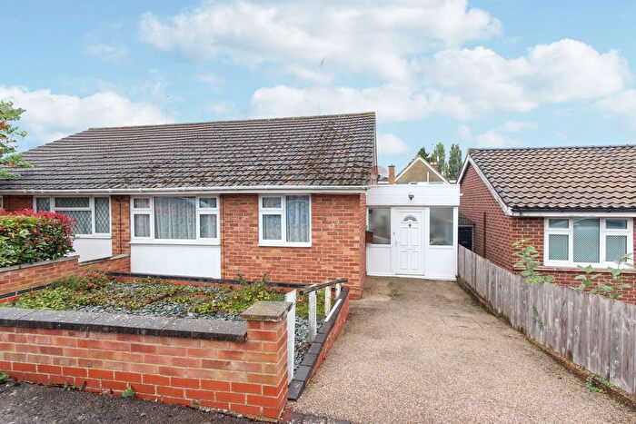 2 Bedroom Semi-Detached Bungalow For Sale In Warwick Road, Wellingborough, NN8
