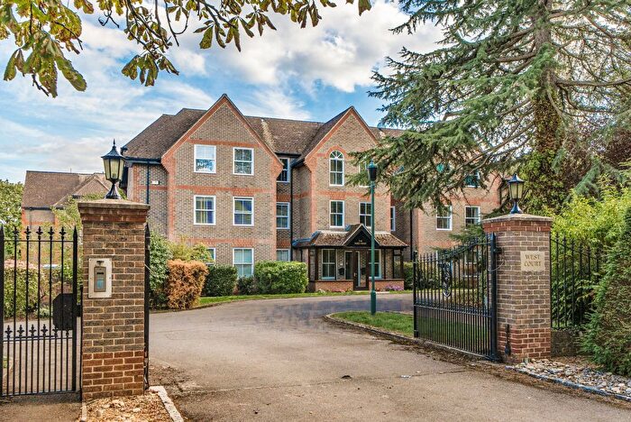 2 Bedroom Flat For Sale In West Court, West Drive, Sonning, Reading, RG4