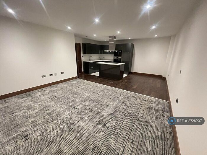 3 Bedroom Flat To Rent In Scarbrook Road, Croydon, CR0