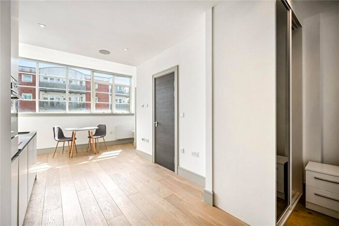 Apartment To Rent In Philpot Street, London, E1