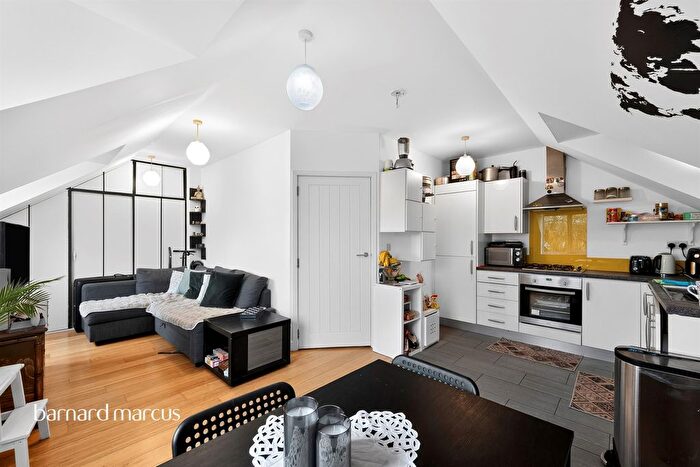 2 Bedroom Flat For Sale In Cottington Road, Feltham, TW13