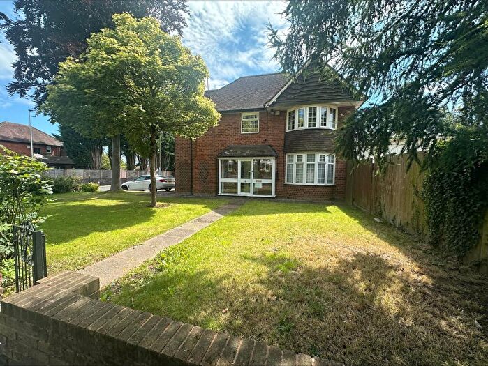 4 Bedroom Detached House For Sale In Waddington Avenue, Birmingham, B43