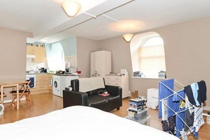 Studio To Rent In Earls Court Road, London, SW5