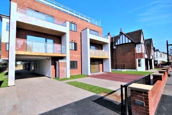 2 Bedroom Flat To Rent In New Wanstead, E11