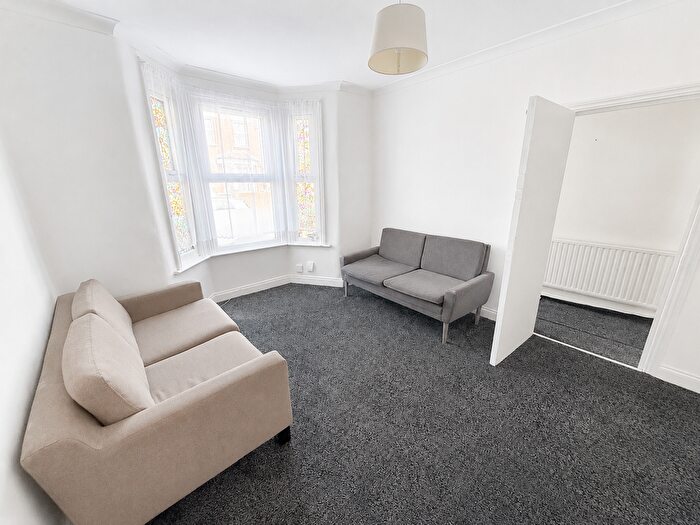 3 Bedroom End Of Terrace House To Rent In Tennyson Road, Walthamstow, E17