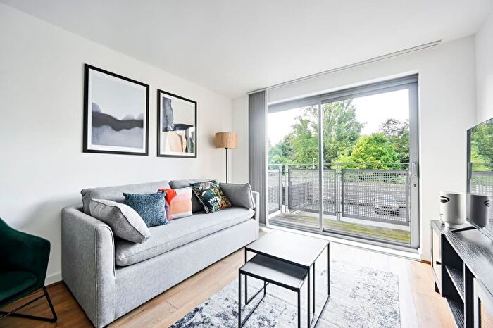 3 Bedroom Flat To Rent In Alaska Building, Deals Gateway, London Qu, Uk, London, SE13