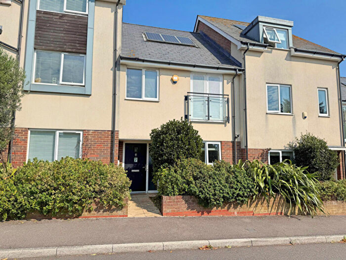 3 Bedroom Town House For Sale In Southlands Way, Shoreham-By-Sea., BN43