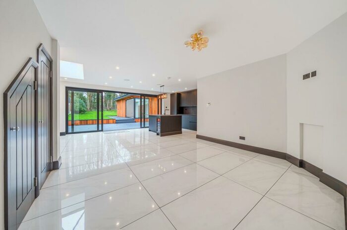 4 Bedroom Detached House To Rent In Minster Road Bromley, BR1