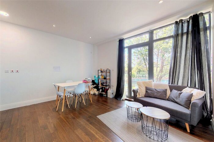 2 Bedroom Flat To Rent In Jessop Court, Uxbridge, UB8