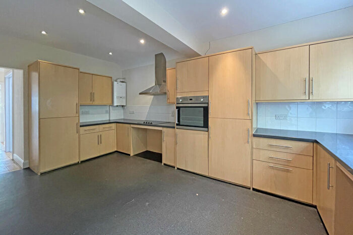2 Bedroom Bungalow For Sale In Beaufort Way, Ewell, KT17