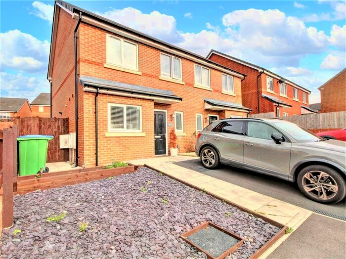 Houses for sale & to rent in M24 4PW, Manchester Old Road, South