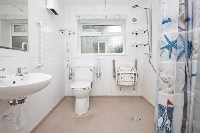 2 Bedroom End Of Terrace House For Sale In Northdown Road, Broadstairs, Kent, CT10