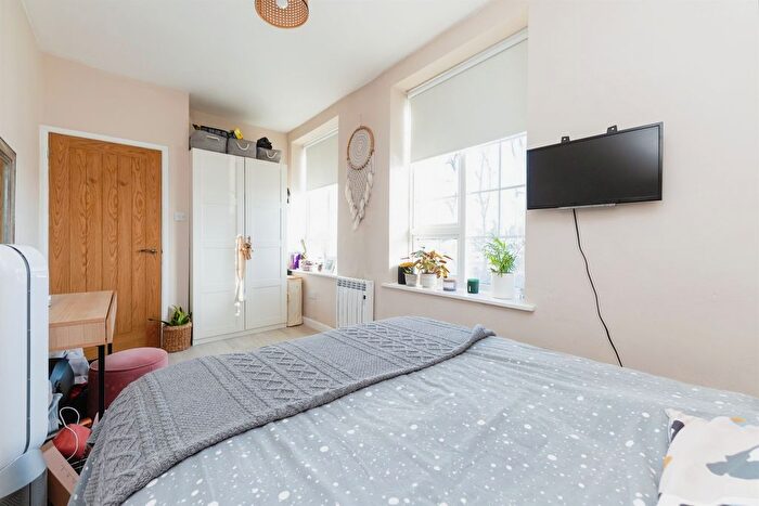 1 Bedroom Flat For Sale In Norton Way North, Letchworth Garden City, SG6