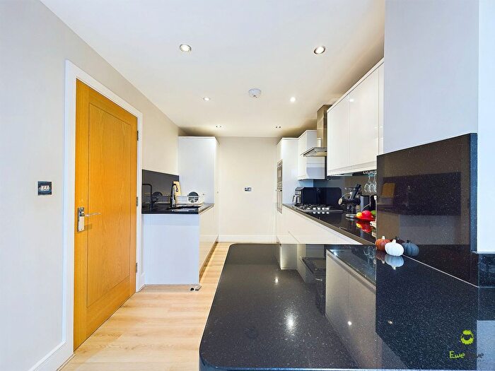 2 Bedroom Flat For Sale In Duchess Apartments, Queens Road, Welling, Kent, DA16