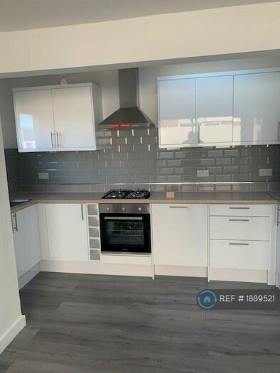 2 Bedroom Maisonette To Rent In Groome Court, Croydon, CR0