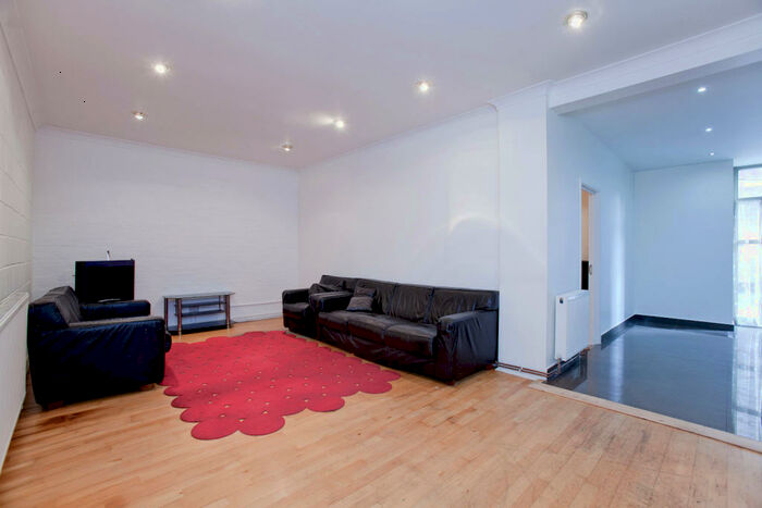 3 Bedroom Apartment To Rent In Foundry House, Morris Road, London, E14
