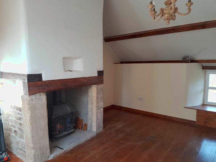 1 Bedroom Flat To Rent In Flat (Top Floor Flat), Pwllcymbyd Barn, Rhydcymerau, SA19