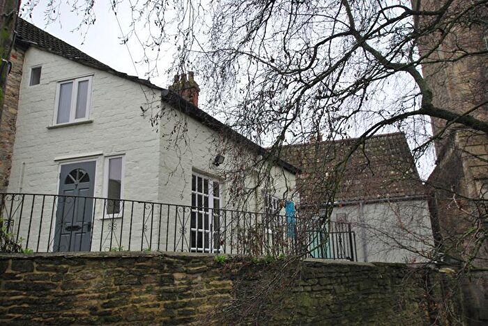 1 Bedroom Flat To Rent In Malmesbury, SN16