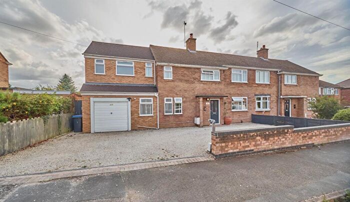 4 Bedroom Semi-Detached House For Sale In Elizabeth Road, Hinckley, LE10