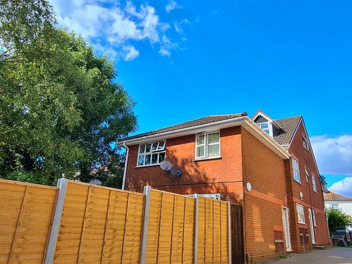 1 Bedroom Apartment To Rent In Millbrook Road East, Southampton, SO15