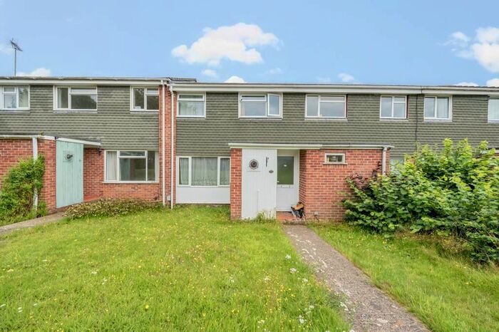 3 Bedroom Terraced House For Sale In Eliot Close, Thatcham, RG18